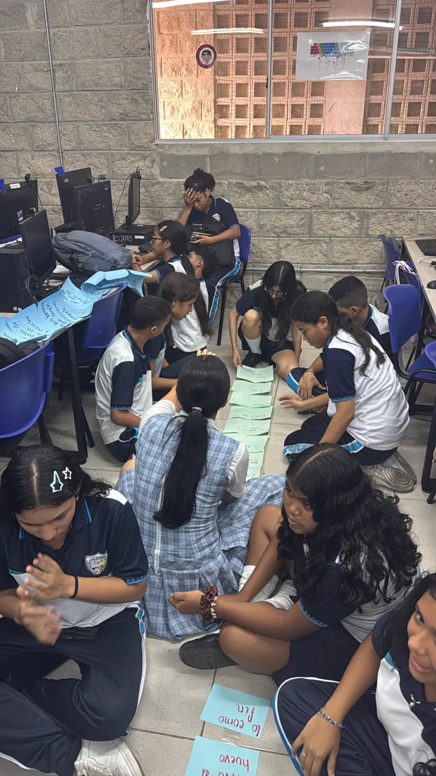 Acompañamiento del semillero a un grupo de estudiantes